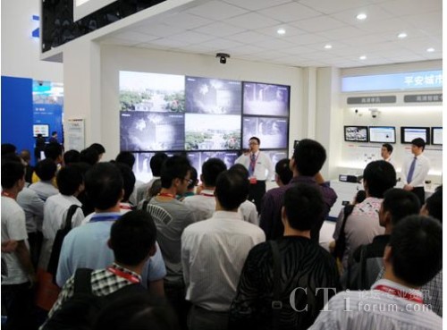 工作人員精彩演講演示現(xiàn)場